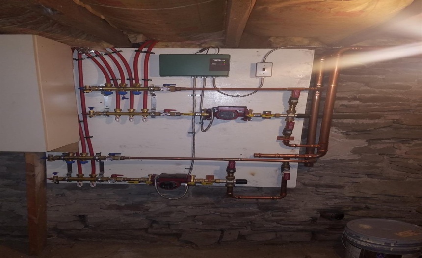 Radiant heat manifold
