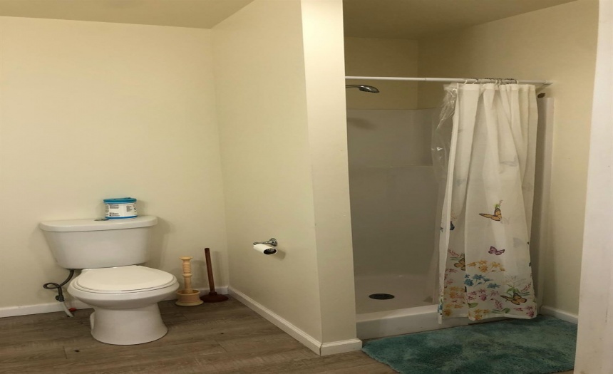 Cedarwood apt 7 bathroom 2