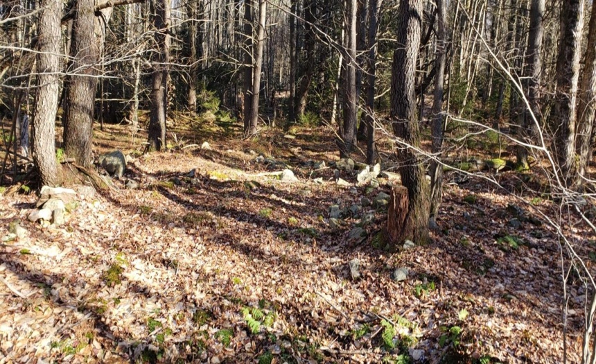 View of another possible entryway into the middle of the 3 lots.