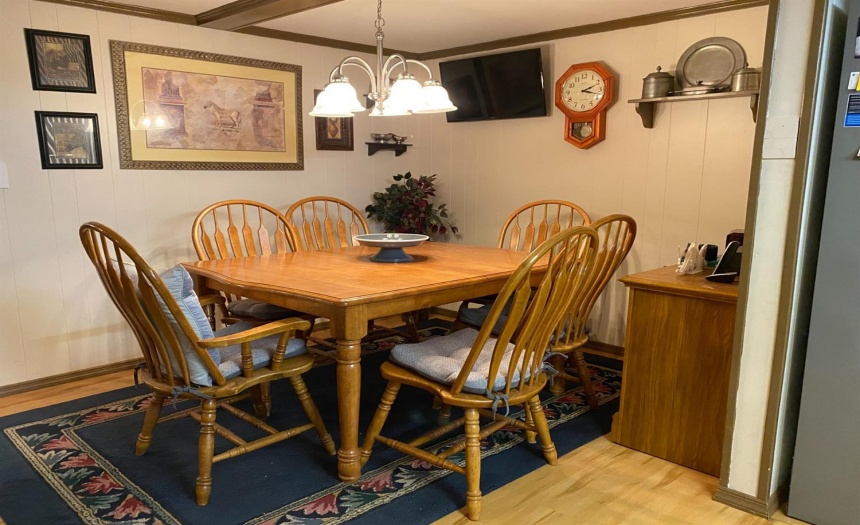 Informal eating area right off of kitchen.
