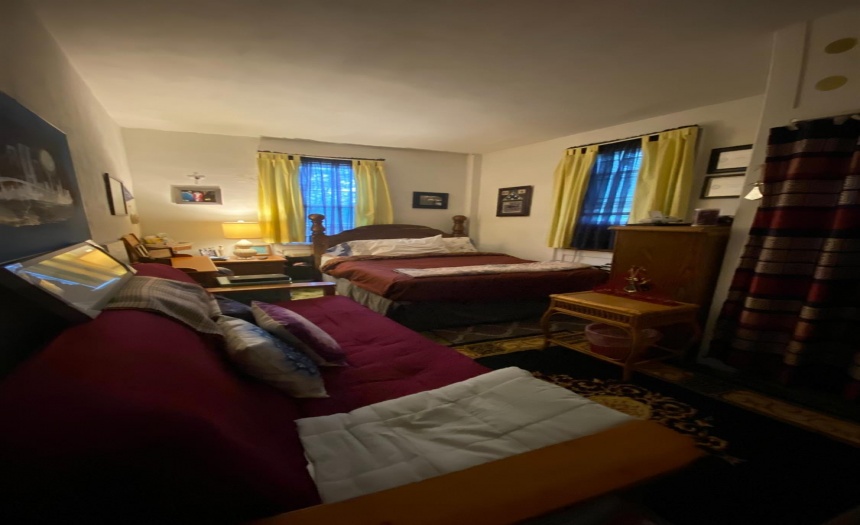 Second upstairs bedroom.