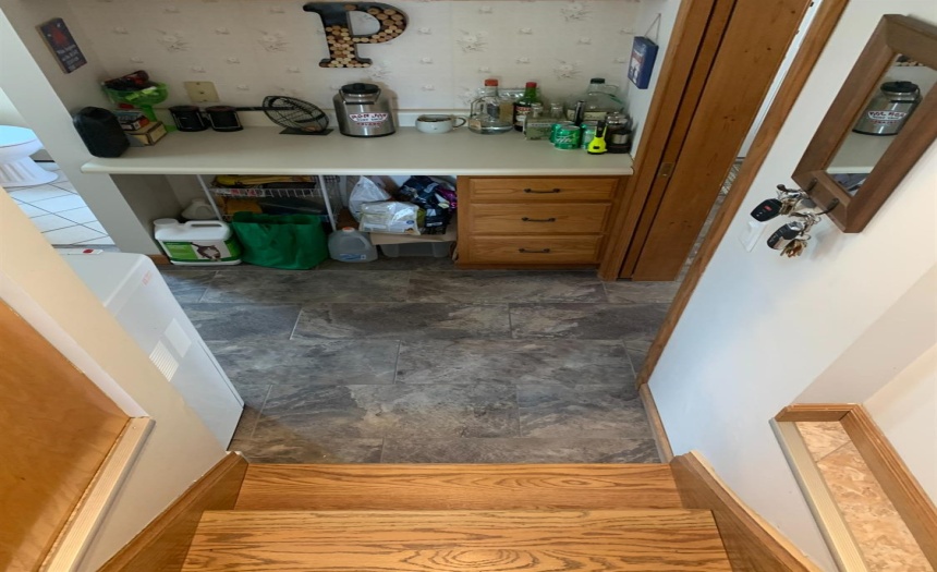 another entrance to the down stairs mud room and basement