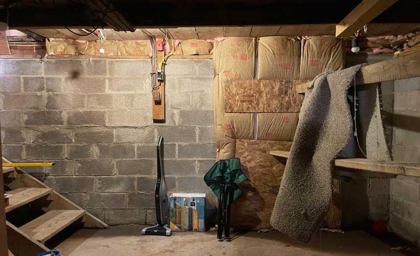 Basement with door very well closed and insulated, stairs on left