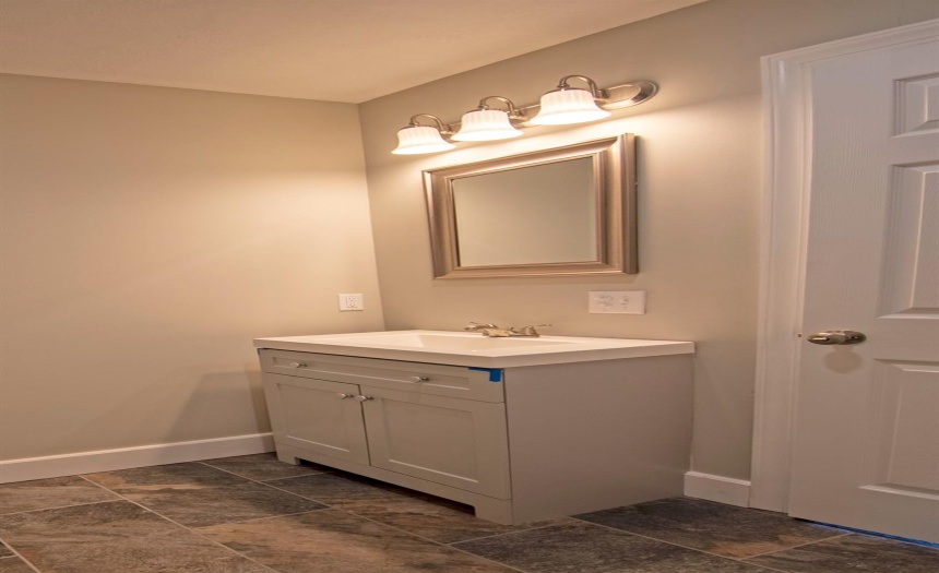 primary suite vanity