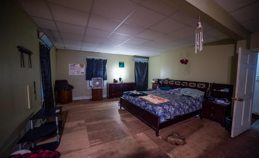 Master Bedroom (Ensuite with dressing room and full bath) Needs floor covering