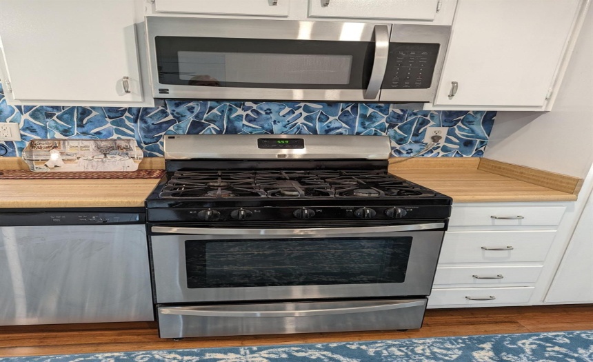 Microwave/fan tops gas range