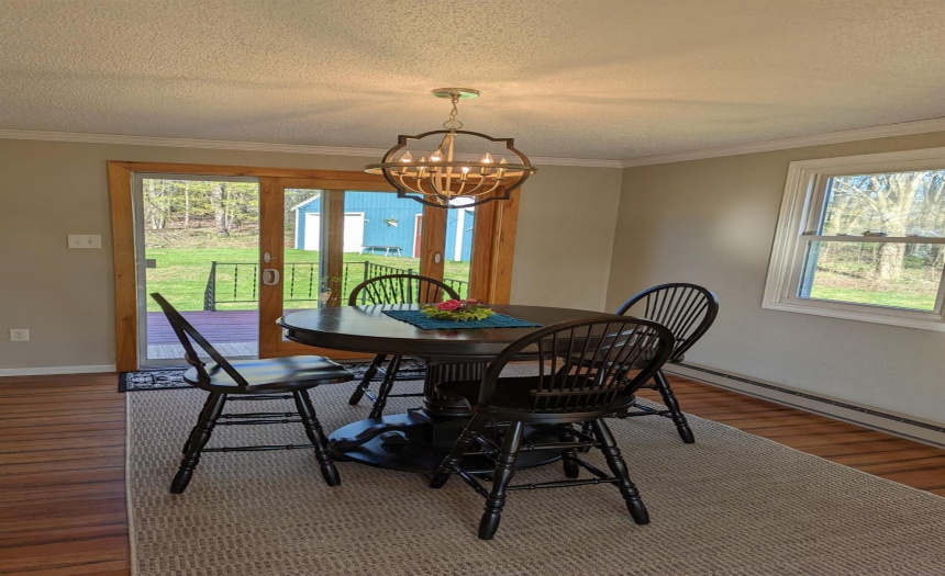 Dining room opens into rear deck.