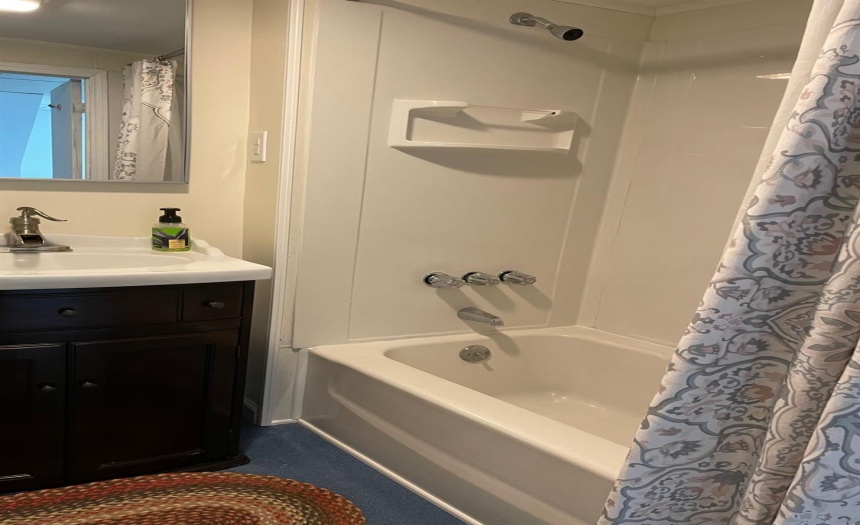 Nice full tub-shower