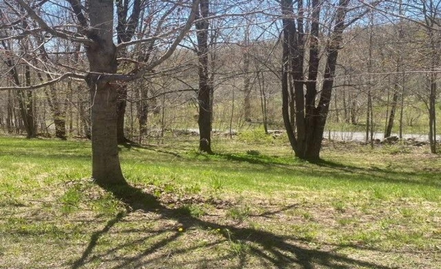 Great country setting gives privacy but not remote