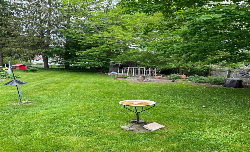 Cute back yard, with a deep lot