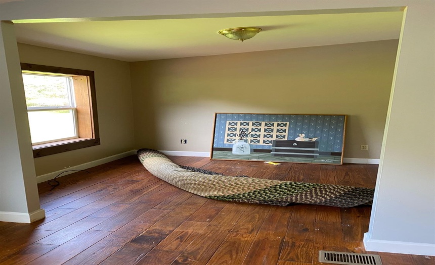 Bonus room (office/den/playroom)