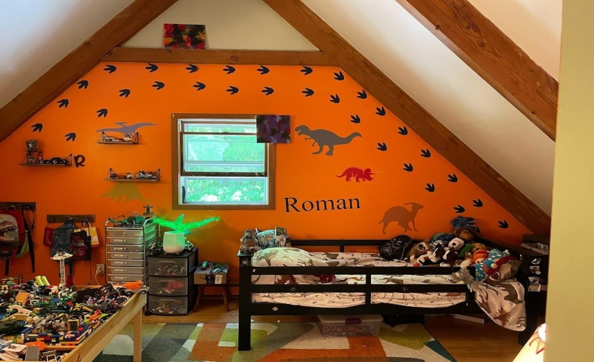 Upstairs 2nd bed room