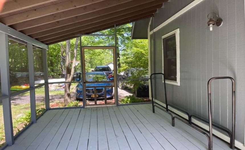 screened-in porch off of living room